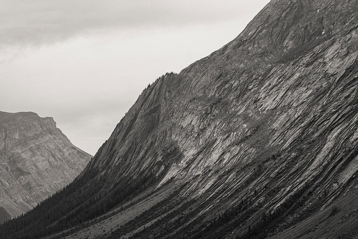 Intersecting mountains, Icefields Parkway, Canada - Walloy
