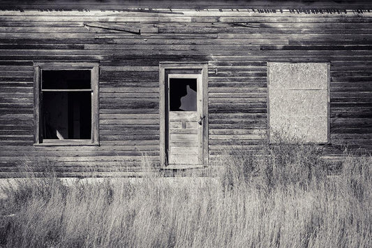 Old house, cracked window - Walloy